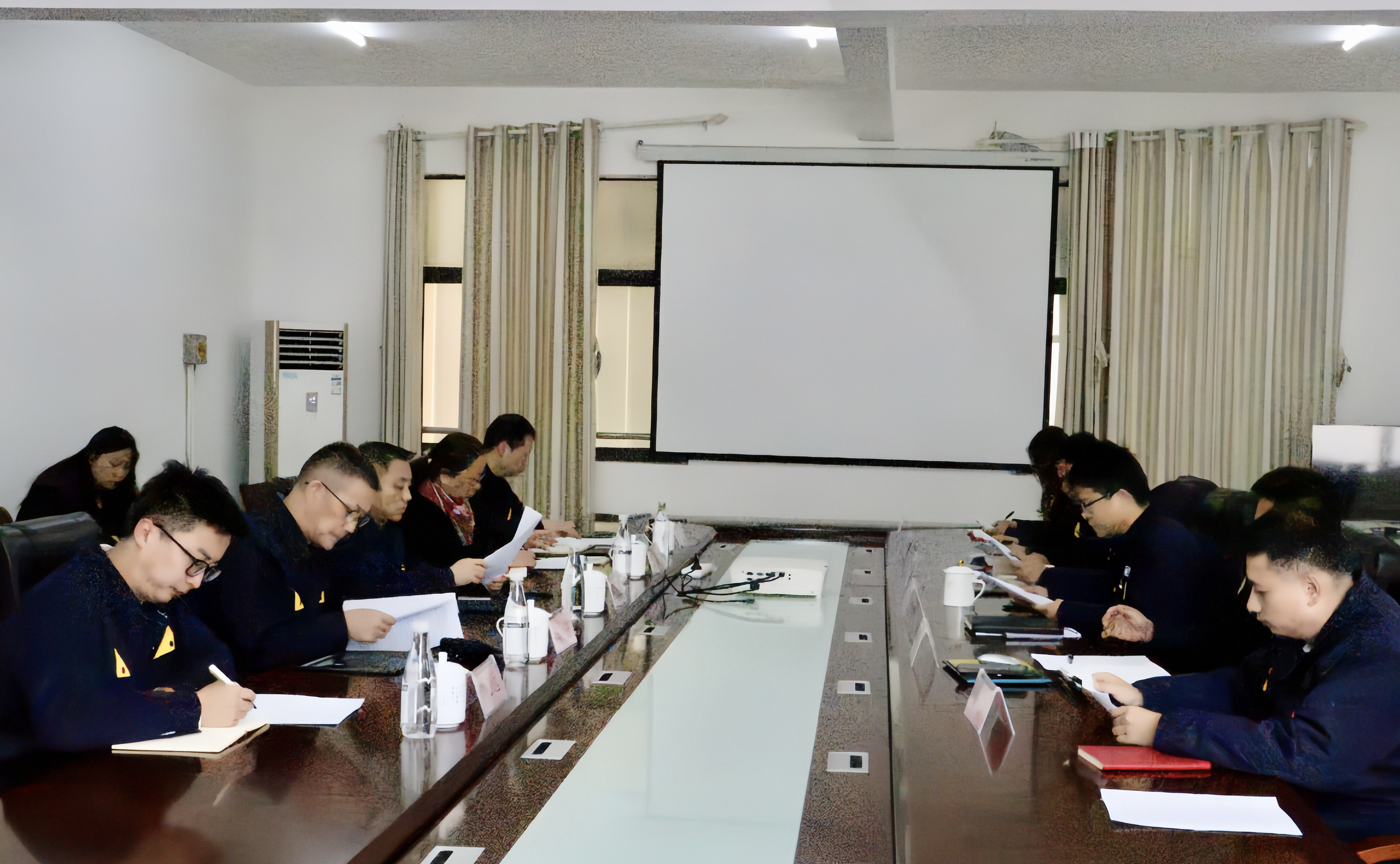 會(huì)議現(xiàn)場.jpg